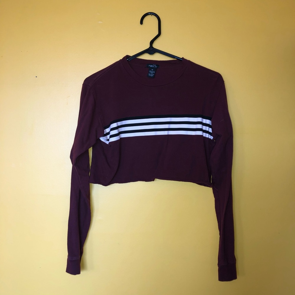 maroon long sleeved crop top